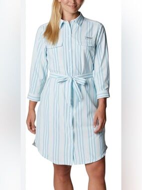 Flattering Columbia shirt dress. Fresh look inBlue and white stripes. Medium.
